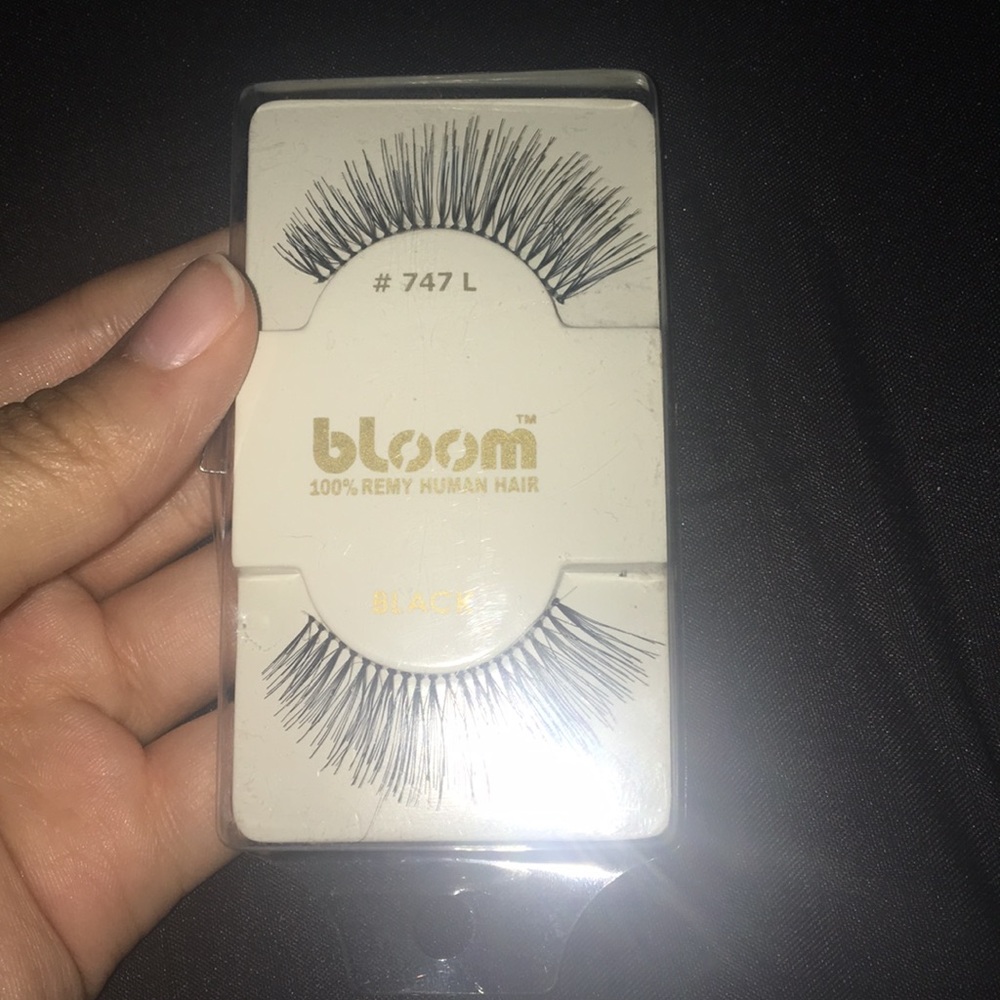 False eyelashes